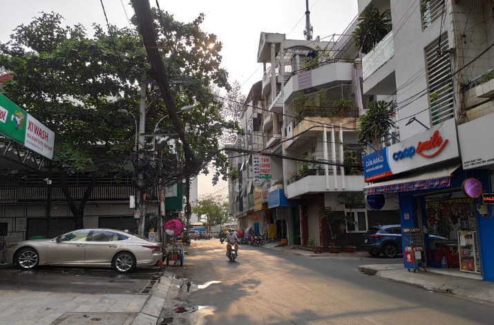 Cần tiền bán gấp nhà mặt tiền đường Bàn Cờ P.3 Q.3-DT:4.75m x 14m .