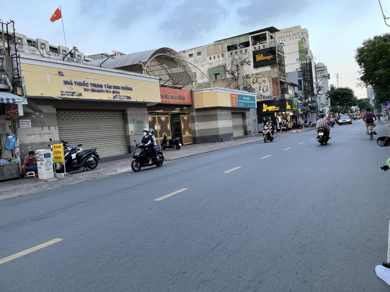 Bán nhà mặt tiền đường Thiên Phước, Tân Bình, DT; 4.5x30m, nở hậu 5m, , giá 24.5 tỷ.
