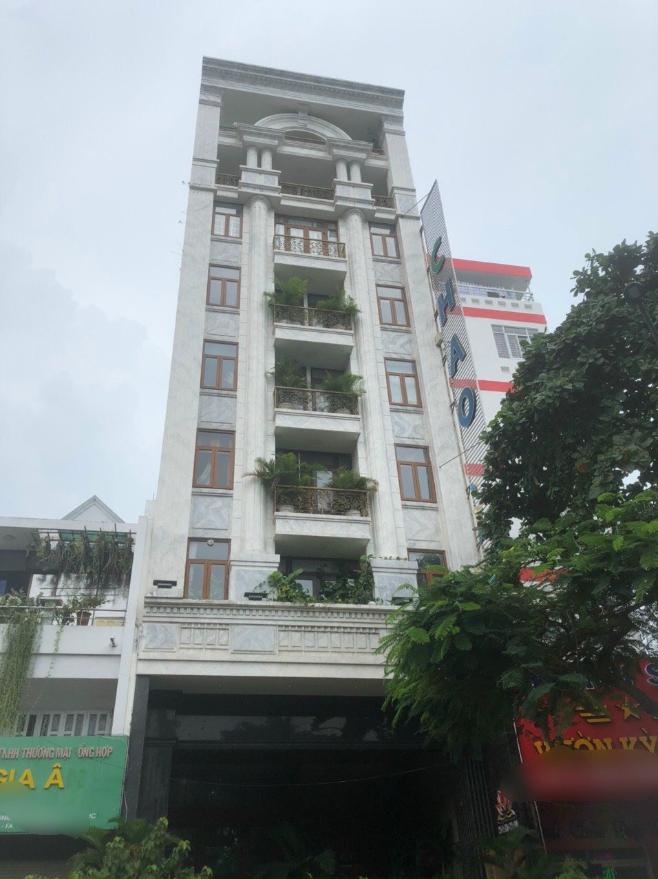 Bán tòa nhà 5 sao Châu Văn Liêm Quận 5 diện tích (17x20m) hầm 8 lầu thang máy giá 180 tỷ