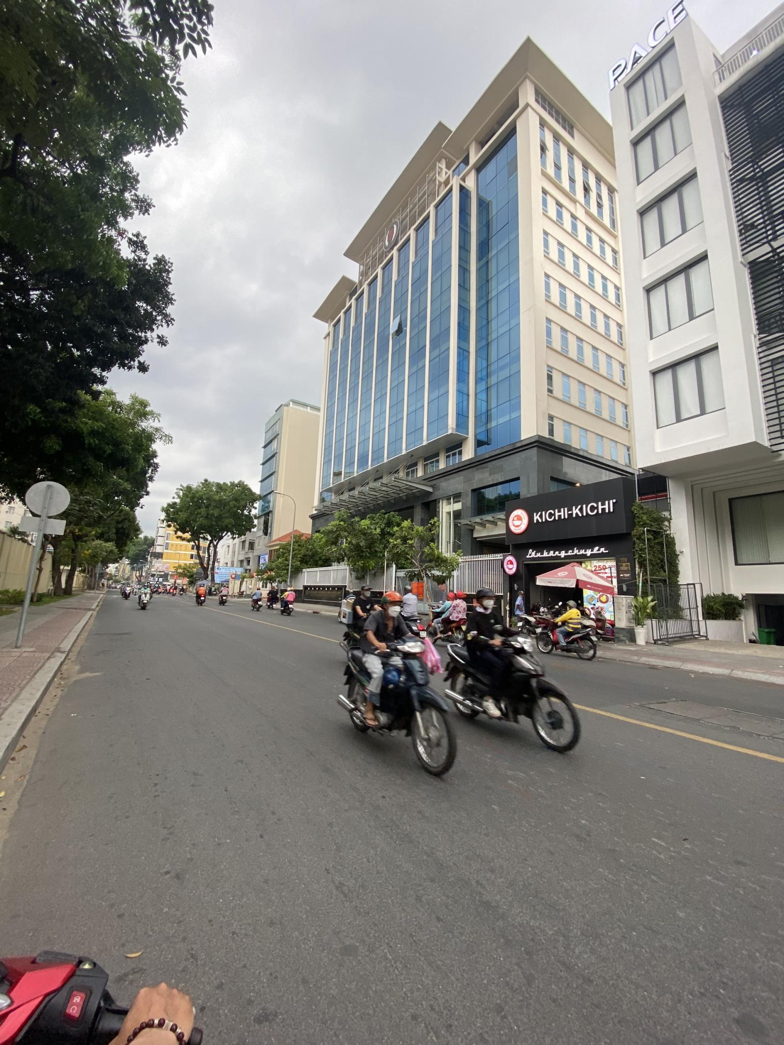 Bán gấp khách sạn 6 lầu MT Nguyễn Thái Học, Quận 1, DT: 4.2x19m, giá: 49 tỷ. LH:0938667774