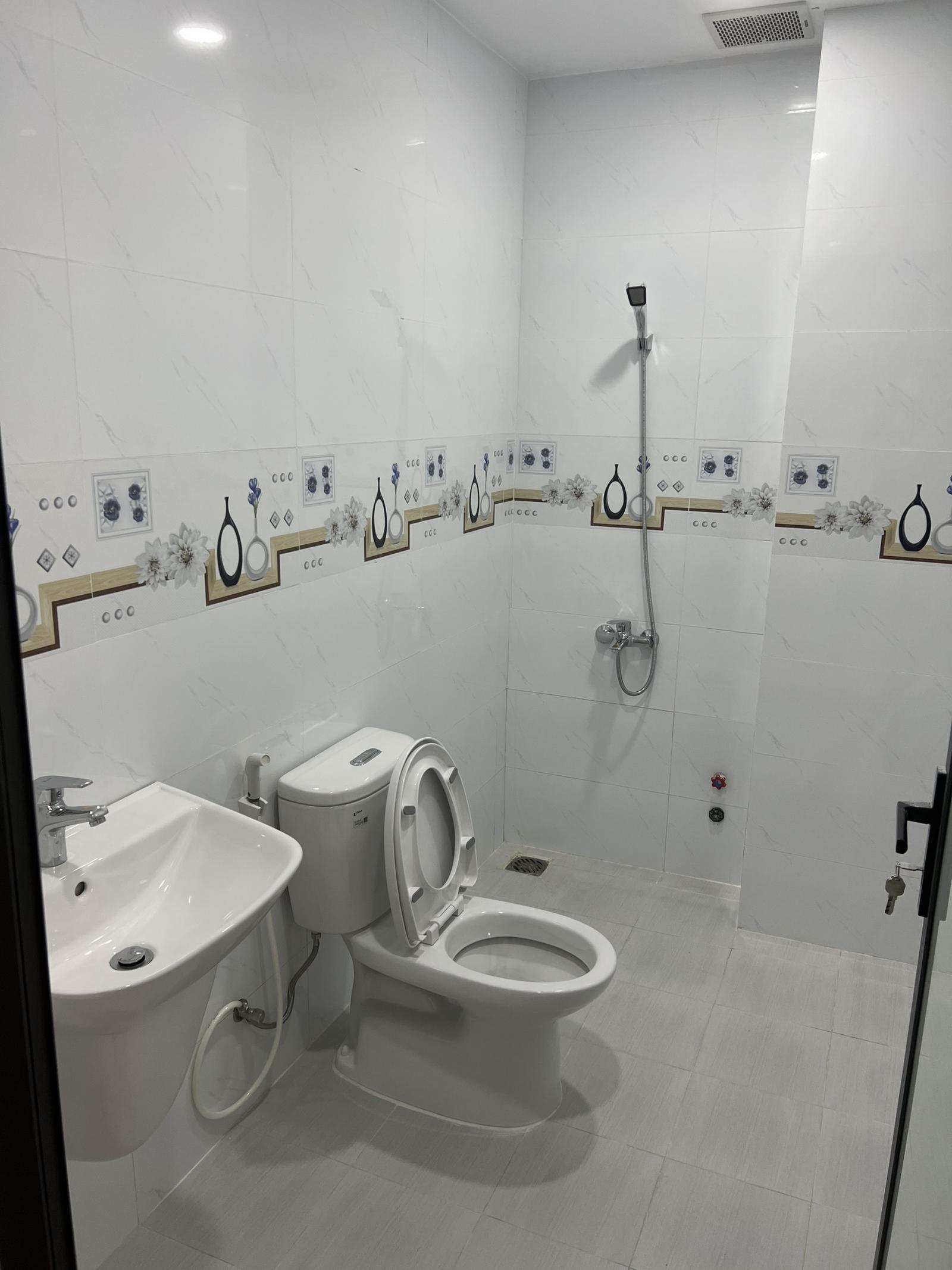 Nhà hẻm xe hơi Hoàng Hoa Thám, DT 4x18m, 5 lầu, 5PN, 6WC, giá 12.5 tỷ