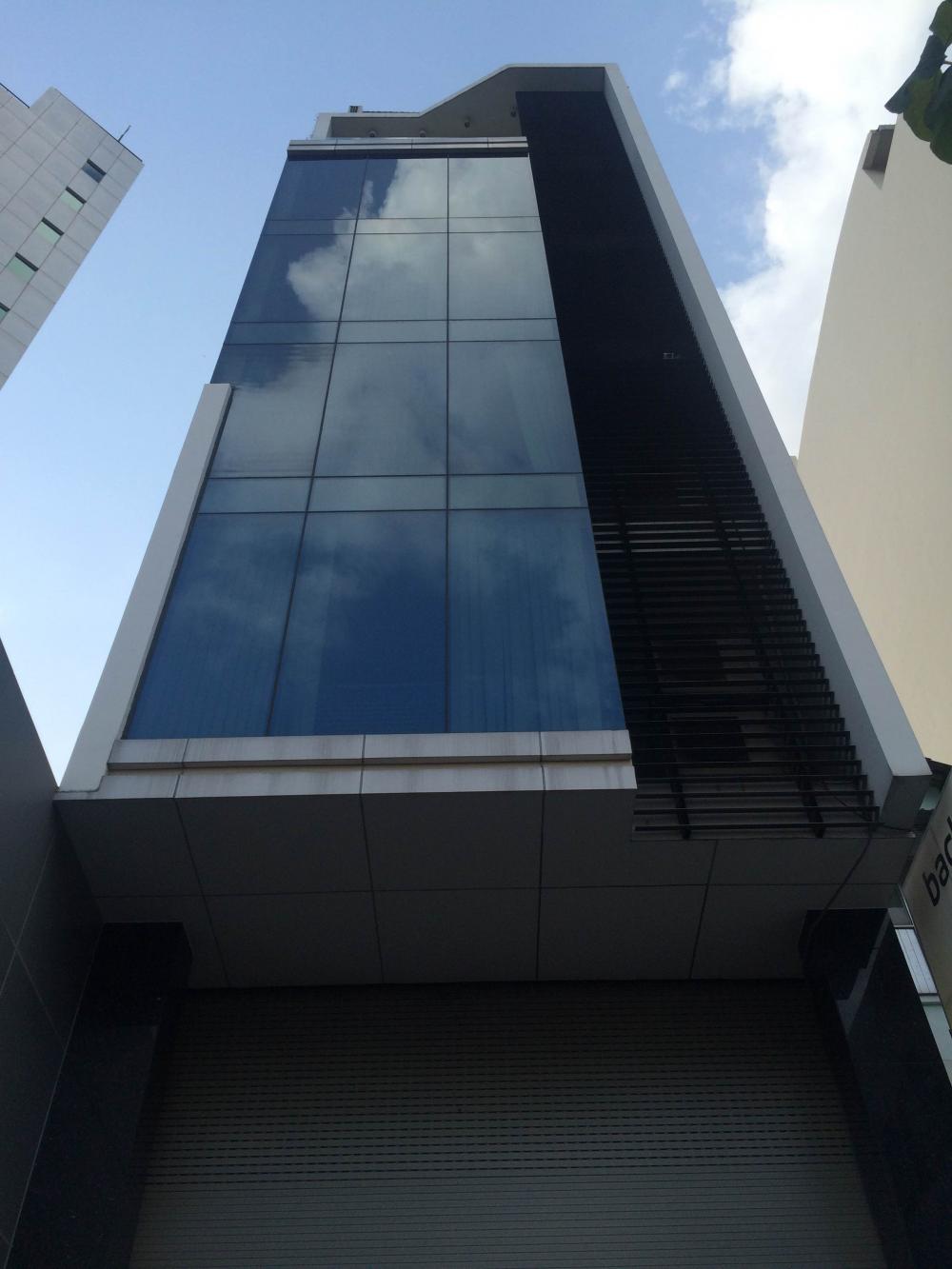 Bán gấp tòa nhà văn phòng MT Trần Bình Trọng, quận 5 DT: 5.5x20m 6 lầu
