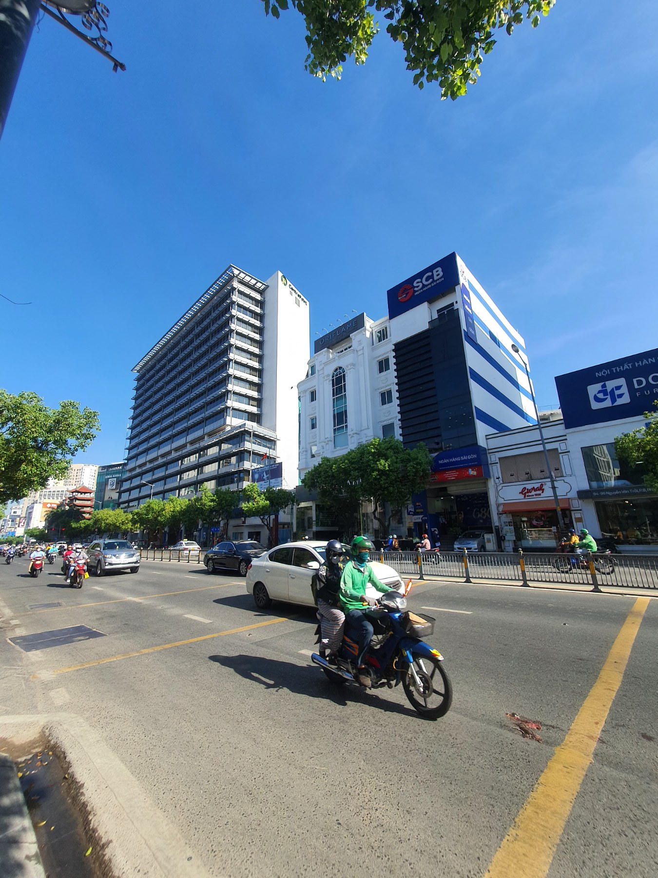 Mặt tiền đường Huỳnh Lan Khanh, DT: 15*16M, Hầm - 6 lầu. HĐT: 200tr/tháng
