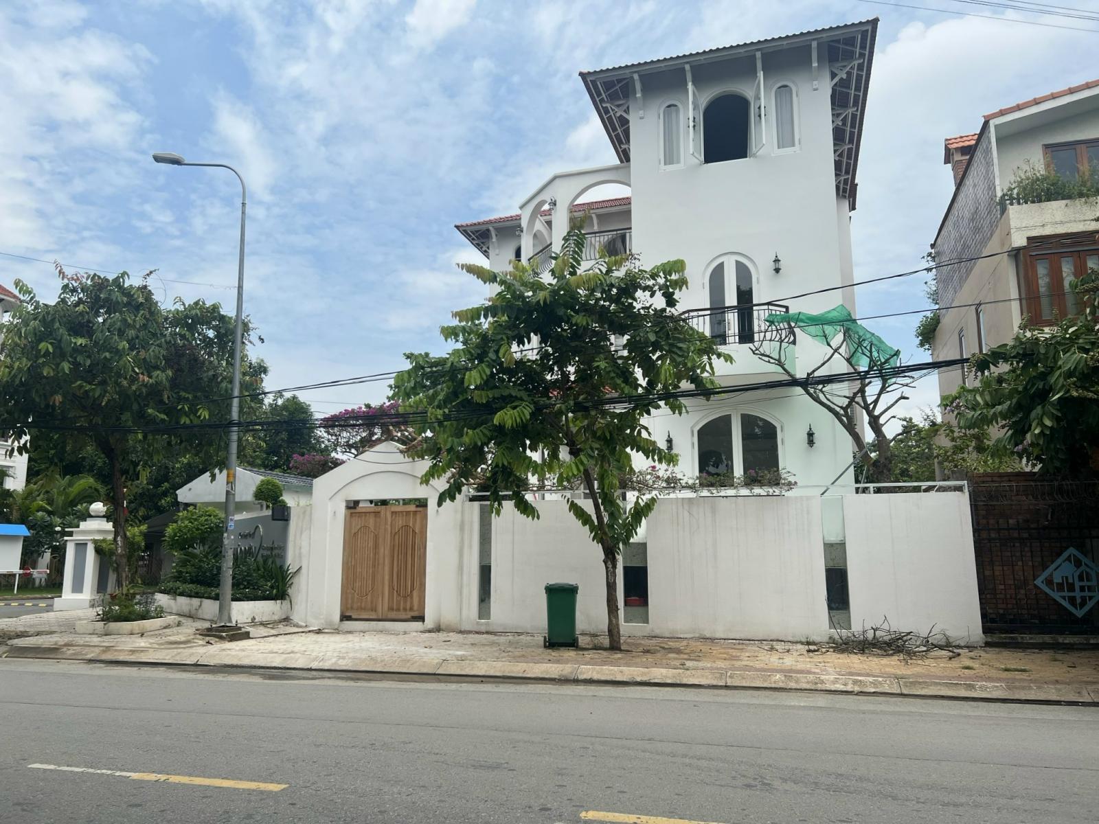 Cần bán Villa 3 măt tiền Nguyễn Văn Hưởng khu Compound Thảo Điền 2 nhà mới xây xong