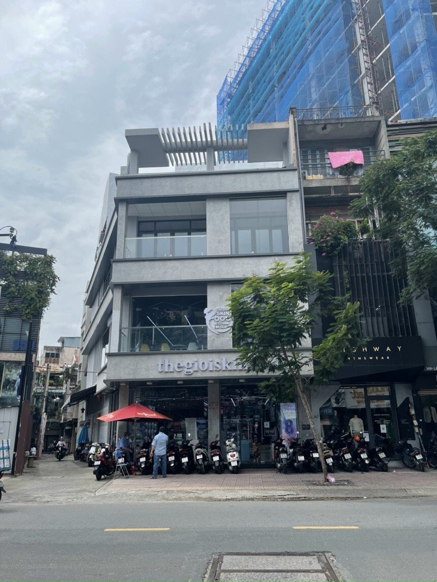 Bán nhà góc 2 MT Trần Hưng Đạo, 10*18m, P2, Q5