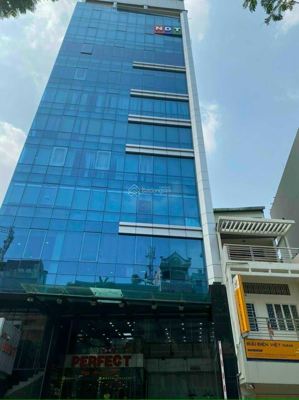 DT: 5.3m x26, nhà mới 5 lầu, căn góc 2MT đường Trường Chinh - Nguyễn Thái Bình, HĐT 120 triệu/tháng