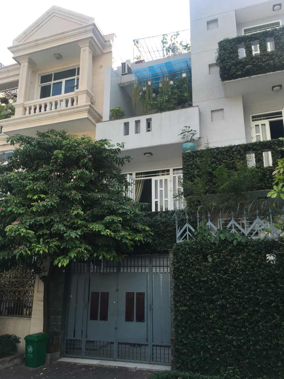 Bán gấp nhà MT 3/2, P12, Q10, DT: 4 x 14,5m vuông vức. Giá 24.5 tỷ (TL)