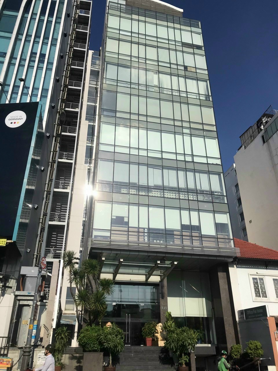 Bán gấp tòa nhà văn phòng ngay Trần Hưng Đạo 13x35m hầm 9lầu HĐT: 567,75tr/th, 205 tỷ TL