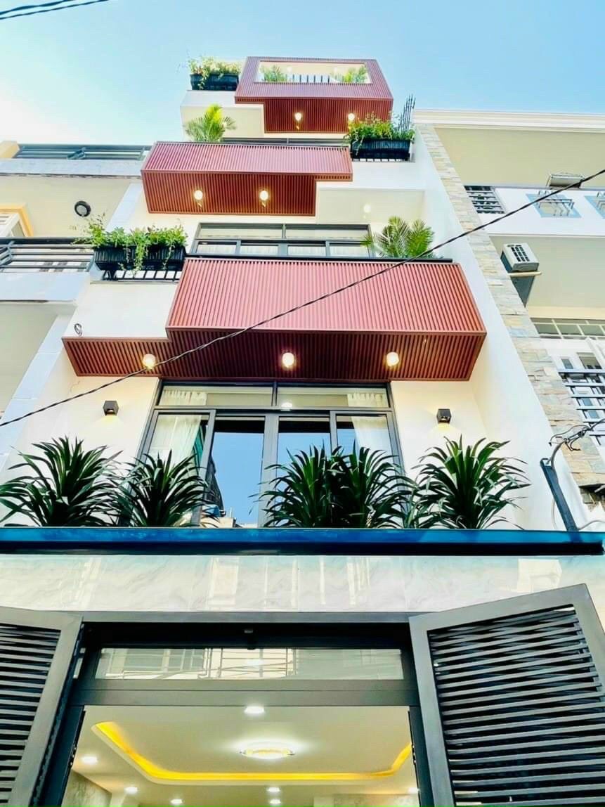 Bán tòa building MT Nguyễn Chí Thanh 7 lầu + TM Q5, DT: (4m x 27m). Nhà 7 lầu thang máy, giá 32 tỷ