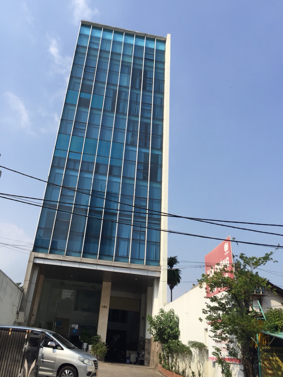 Building mặt tiền đường 3 tháng 2, vị trí đẹp gần vòng xoay dân chủ