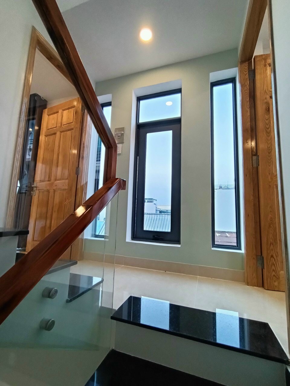 bán gấp nhà mt an dương vương q5 dt 5x22 giá 65 tỷ