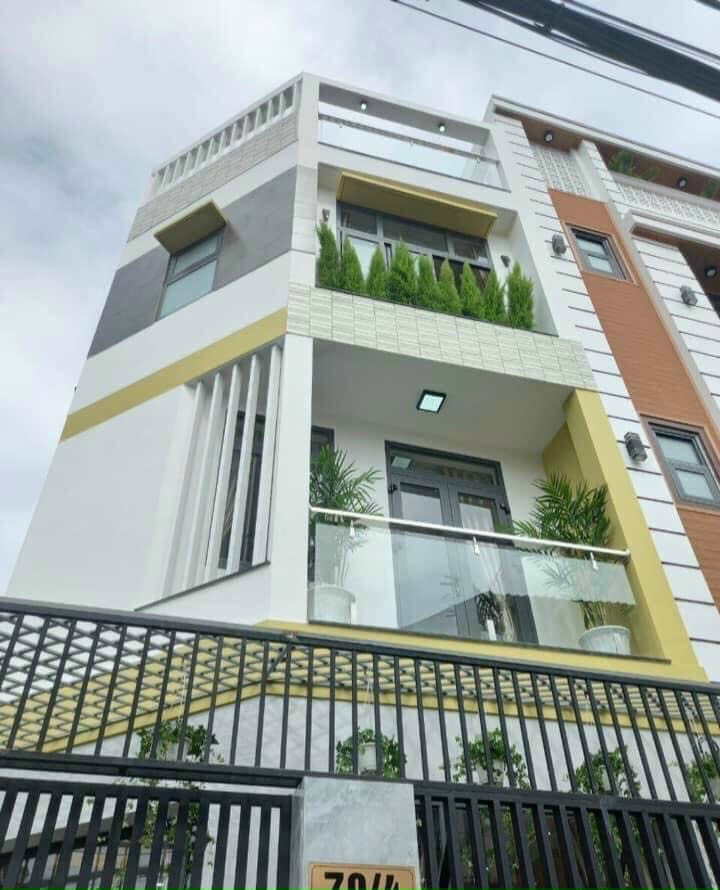 bán gấp nhà 2mt quận 5 sát trần hưng đạo căn duy nhất dt 5,4x13.1 m nhà 2 lầu giá 20,5 tỷ
