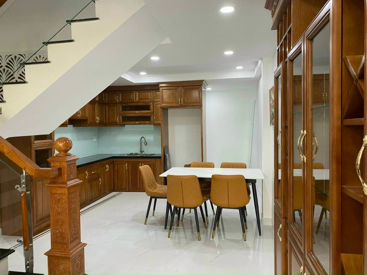Bán nhà 4 tầng cực đẹp đường Hồ Văn Tư 76m2 6.3 tỷ chợ Thủ Đức