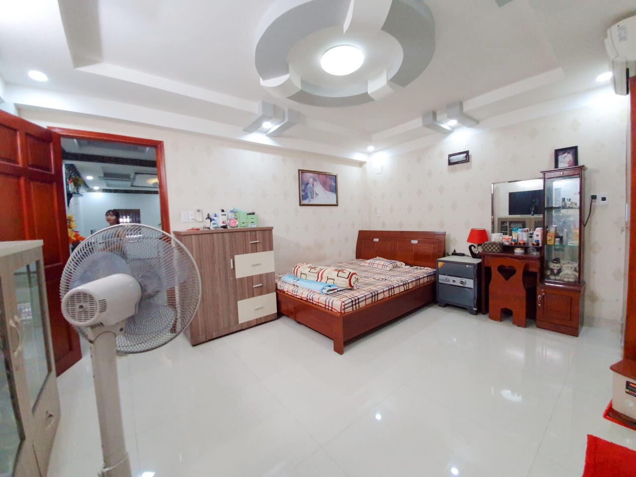 Bán nhà hẻm 405 Thống Nhất, 5 lầu sang chảnh, 80m2, ngang 5m, ô tô ngủ, cạnh trường, 8.9 tỷ.