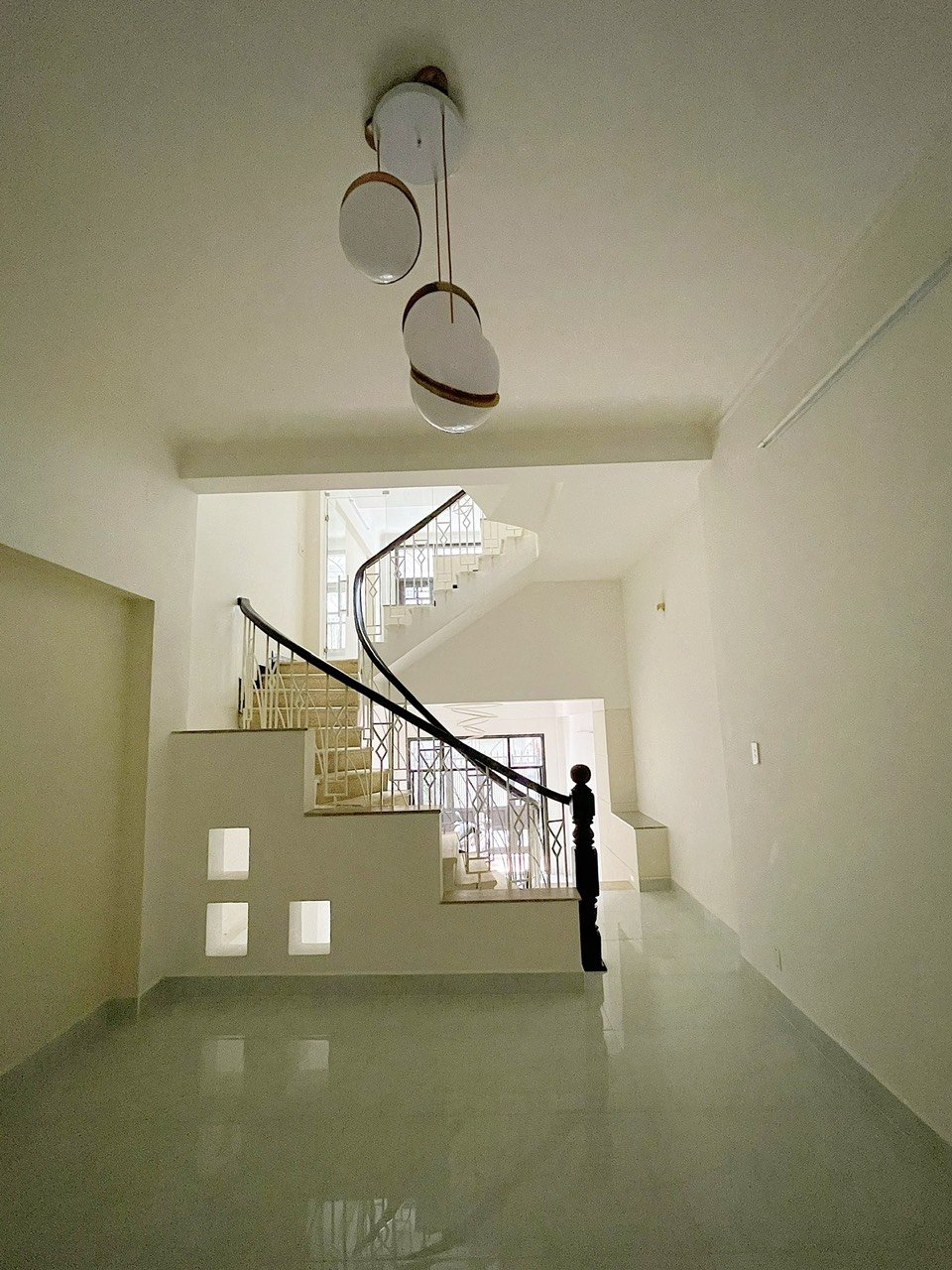 Nhà Mặt Tiền Nguyễn Cửu Vân đường Vip bình Thạnh 4x17m Hầm 9 phòng