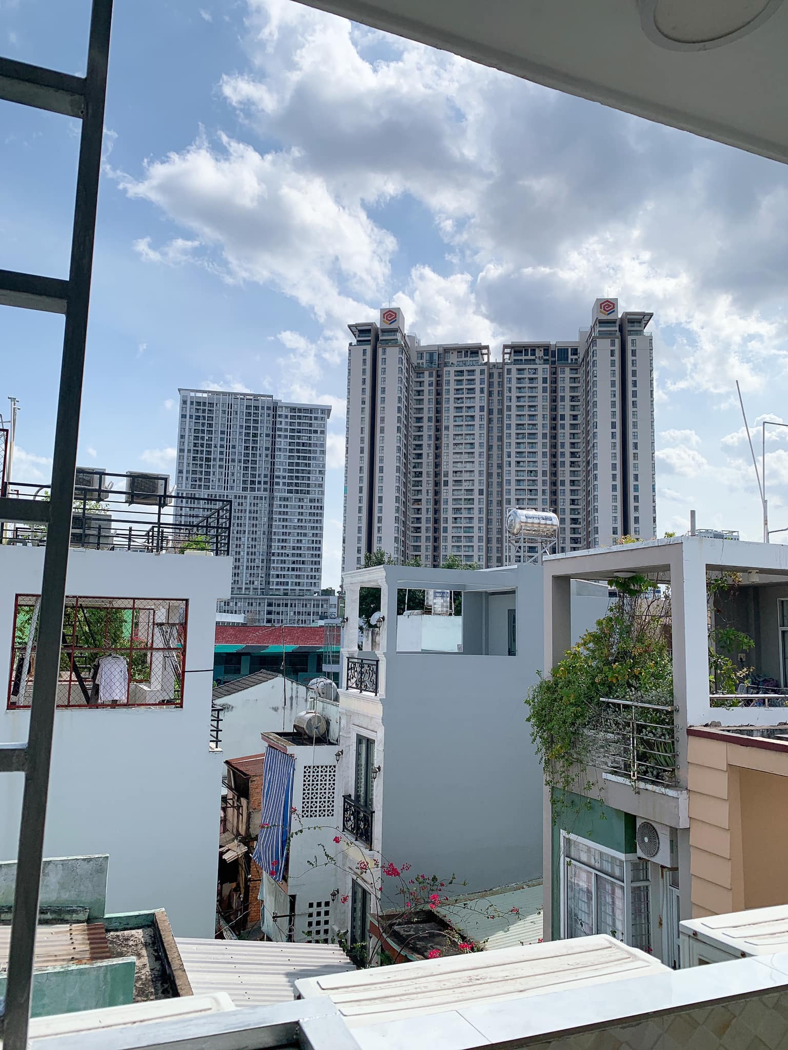 bán nhà quận 4 đoàn văn bơ khu nhà 20 thước hẻm xe hơi 5 tầng chỉ 5.1tỷ.