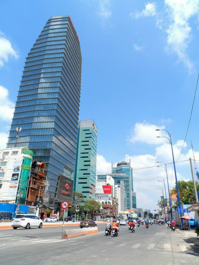 Bán tòa building VP mặt tiền ngay Trường Sơn, p. 2, quận Tân Bình 2 hầm + 11 tầng. HD 15 tỷ/năm