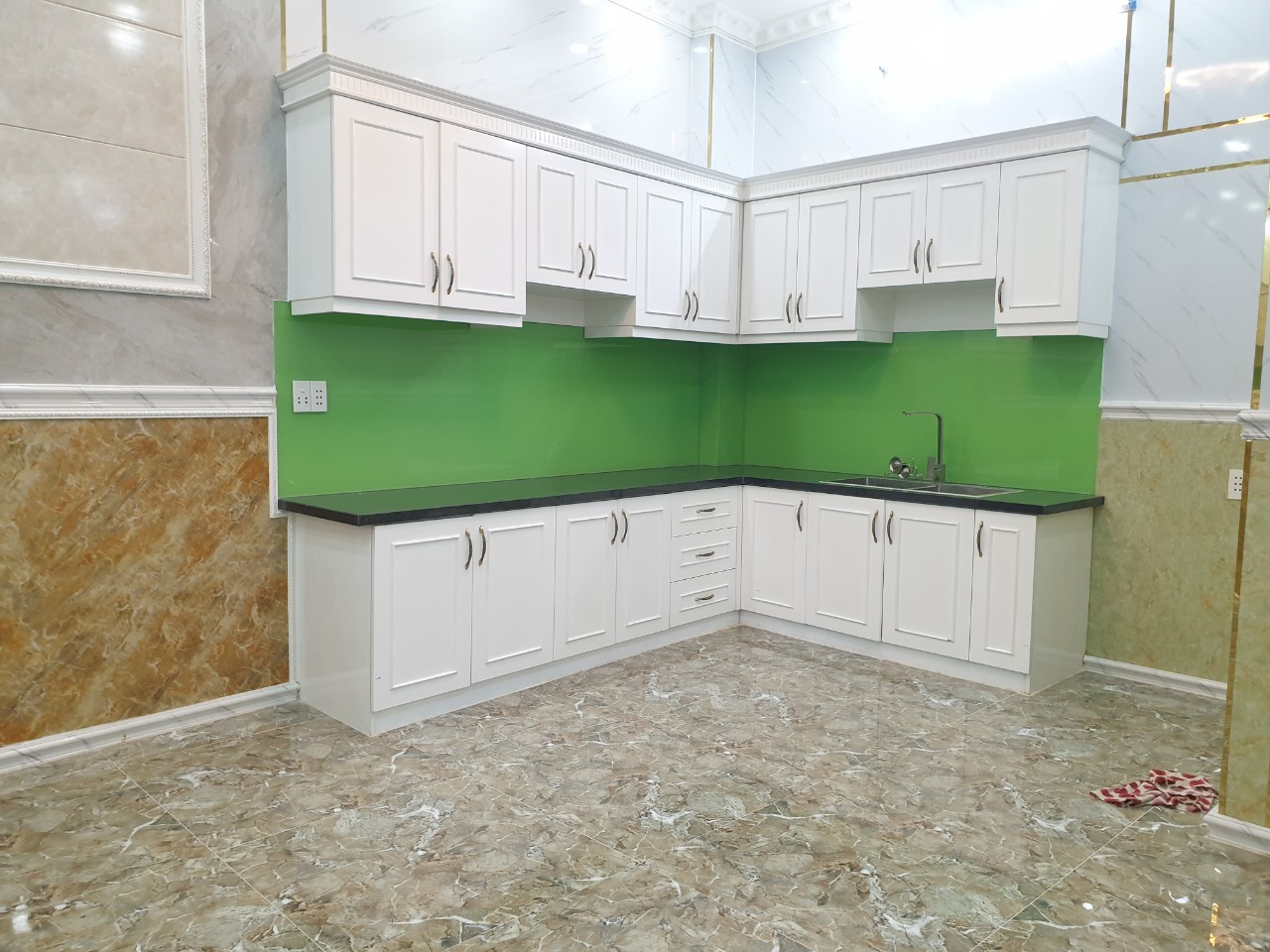 Huỳnh Tấn Phát - Quận 7 giáp Quận 1, quận 4, quận 10, quận 8, 10m ra HXH, 60m2 - Giá nhỉnh 5 tỷ