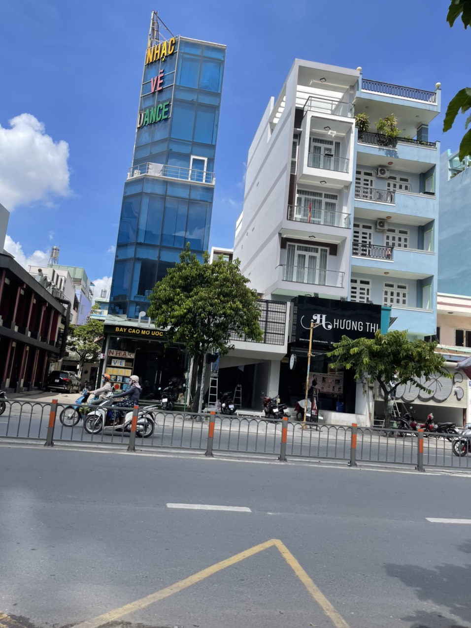Bán gấp nhà mặt tiền kinh doanh đường Nguyễn Thái Bình, P12, Quận Tân Bình, 4 lầu, thang máy