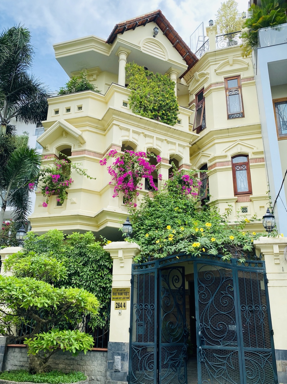 Bán nhà Villa Phổ Quang, Phường 2, Quận Tân Bình, DT 7.2x17m, nhà 3 lầu, thang máy, giá 23 tỷ