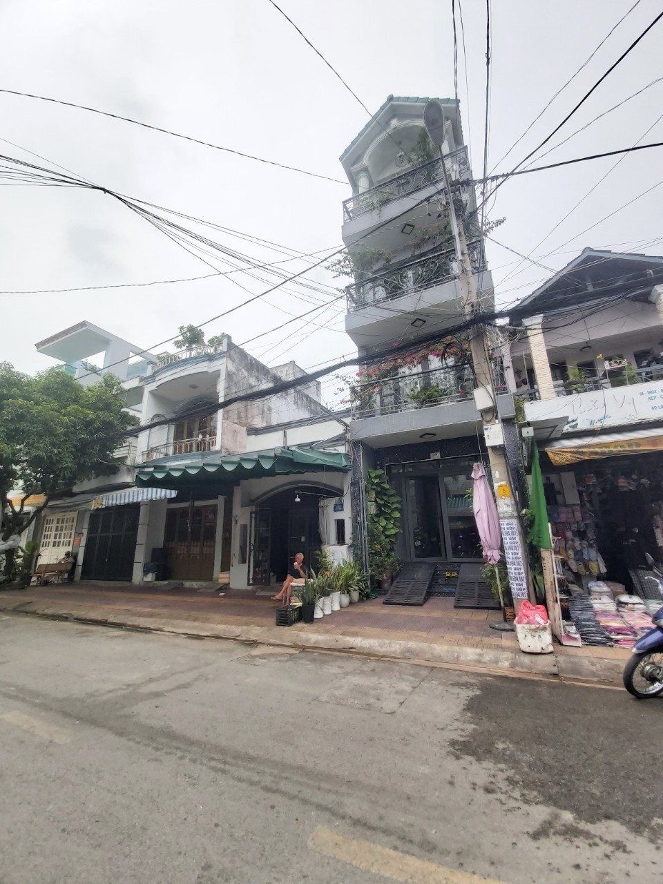 Bán nhà mặt tiền 4 tầng mới đẹp mặt tiền đường Số 19 Phường Phước Bình, Quận 9 giá 9 tỷ