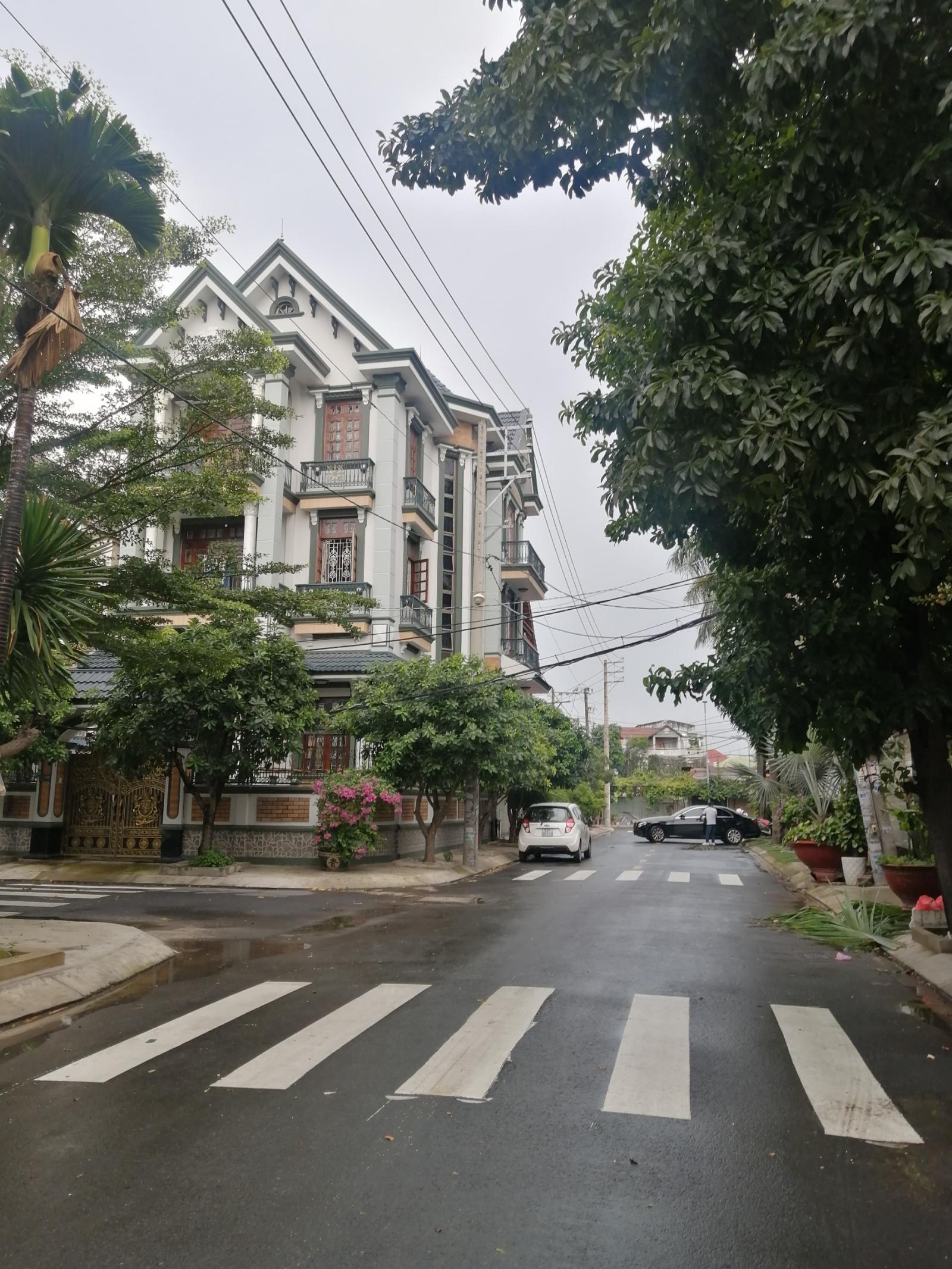 Bán nhà 2 Lầu khu biệt thự đường số 20 - Dương Quảng Hàm 5m x 15 m
