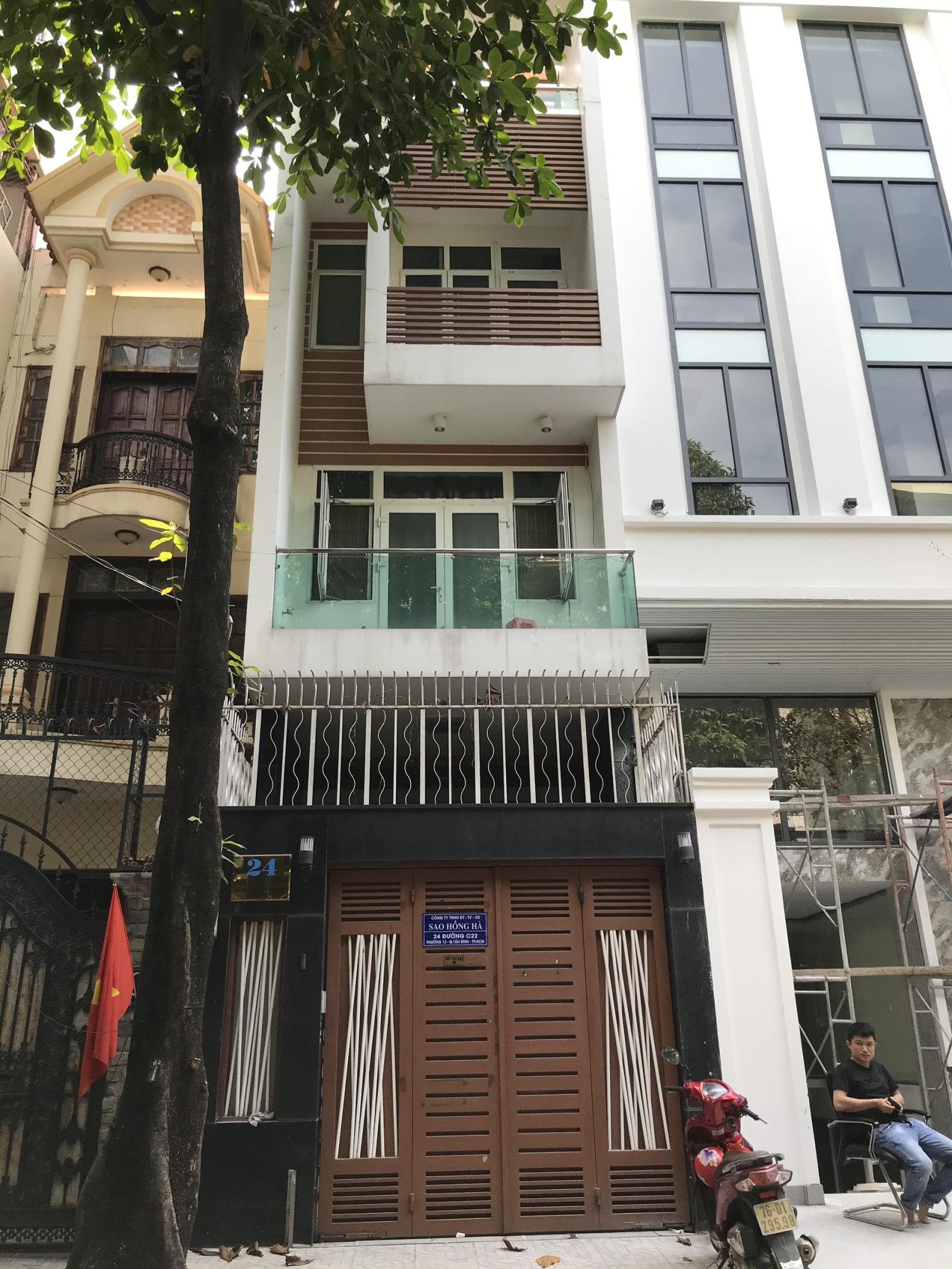 Bán nhà đẹp ở liền Phạm Văn Hai , p1, Tân Bình 4 lầu đẹp giá 12,8 tỷ