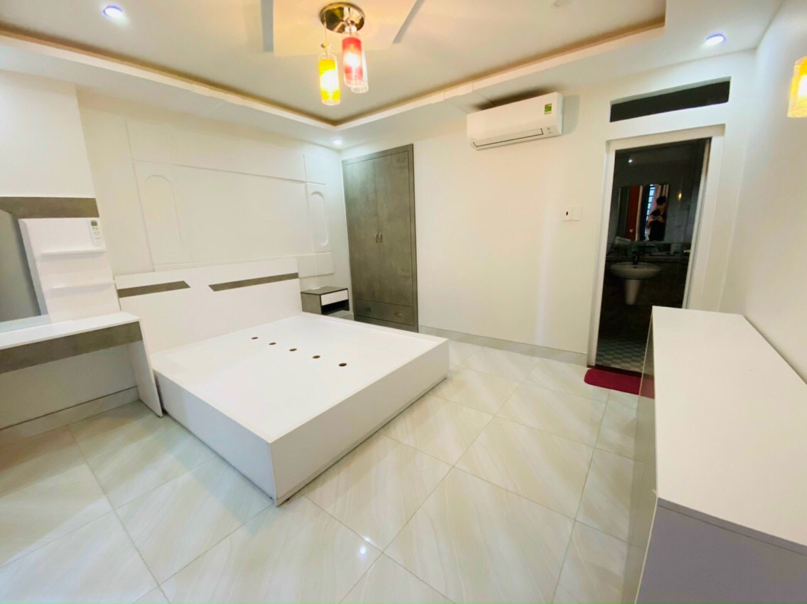 Bán nhà mặt tiền Hùng Vương phường 1 quận 10, DTSD: 275m2, trệt lửng 3 lầu ST, giá 18.2 tỷ