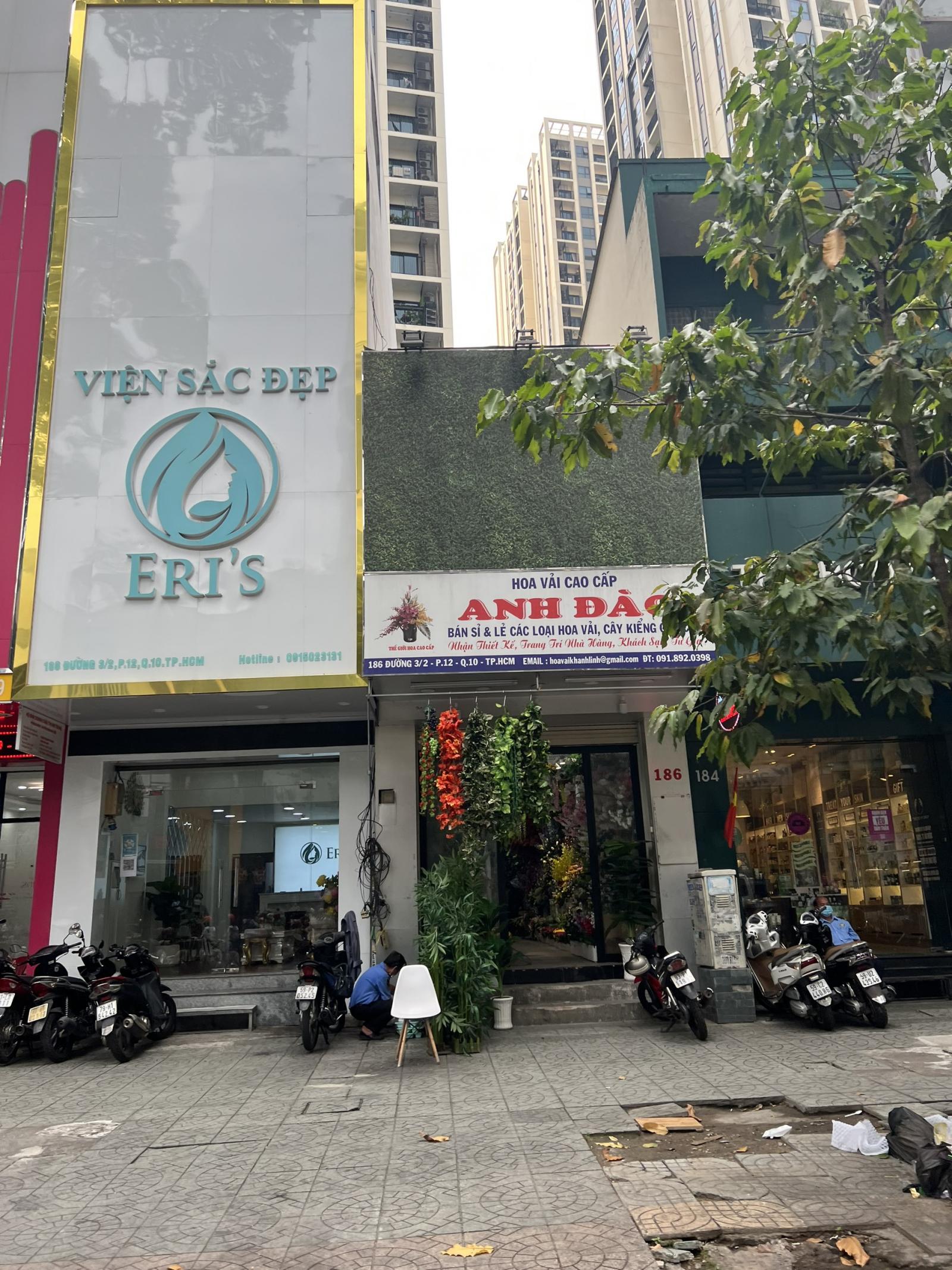 Bán nhà mặt tiền đường Nguyễn Công Trứ phường Nguyễn Thái Bình quận 1.