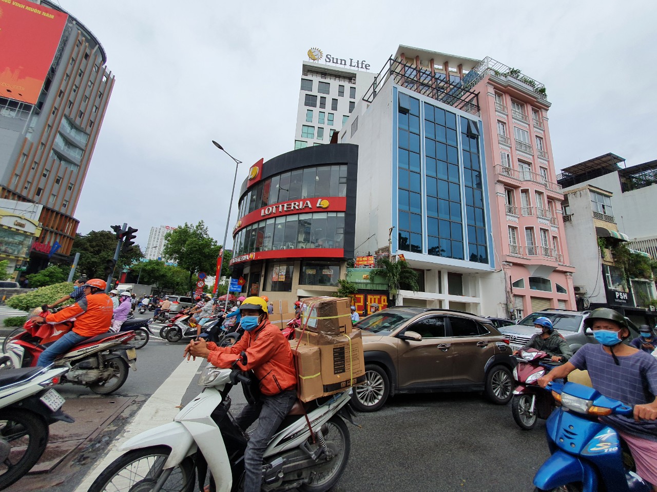 Bán nhà MT Ni Sư Huỳnh Liên, P10, Tân Bình; 14x20m; giá rẻ như nhà hẻm