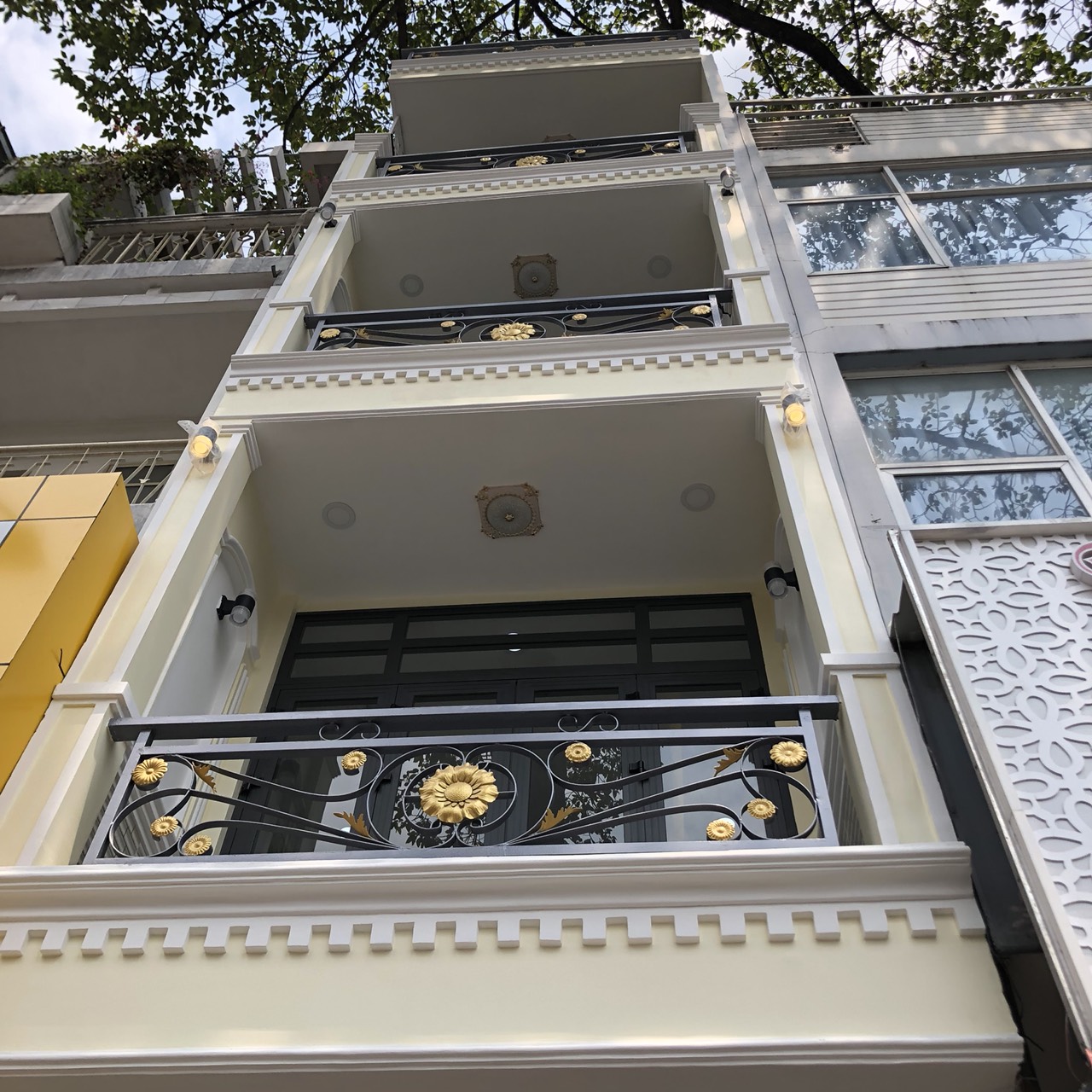 Bán nhà mặt tiền Cư Xá Đô Thành, quận 3, DT: 4.2x18m, 6 lầu, thang máy, giá rẻ.