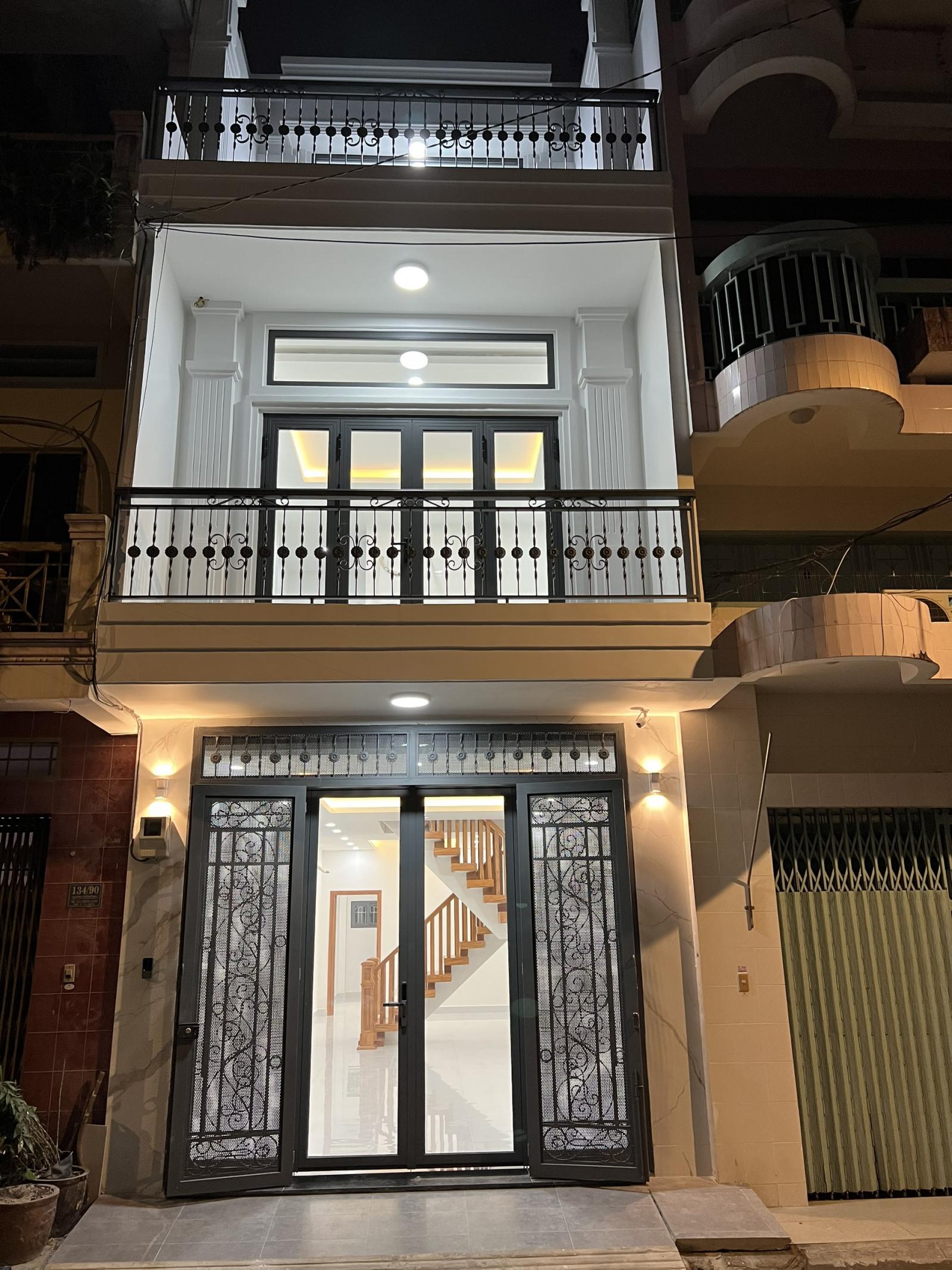 bán nhà mới xây HXH thông đường Thành Thái Q.10. DT: 4,1x16m, trệt 2 lầu
