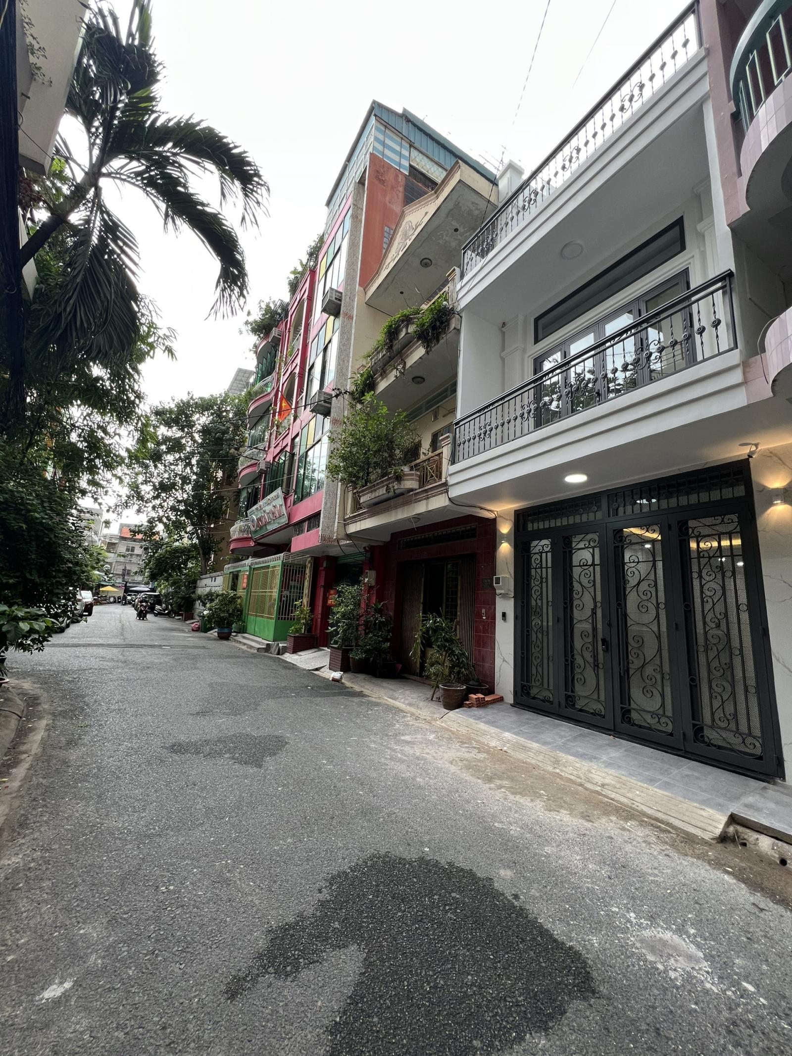 bán nhà mới xây HXH thông đường Thành Thái Q.10. DT: 4,1x16m, trệt 2 lầu