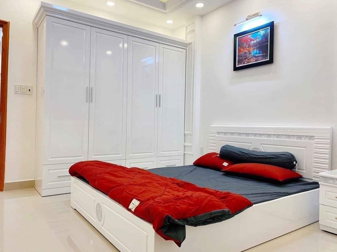 Bán nhà hẻm 457 Trần Hưng Đạo phường Cầu Kho quận 1, DTSD: 166m2, lửng 2L ST, giá 8.2 tỷ