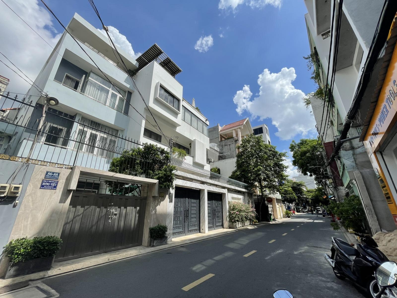 Bán nhà mặt phố tại Đường C18, Phường 4, Tân Bình, Tp.HCM diện tích 210m2  giá chỉ 45 Tỷ
