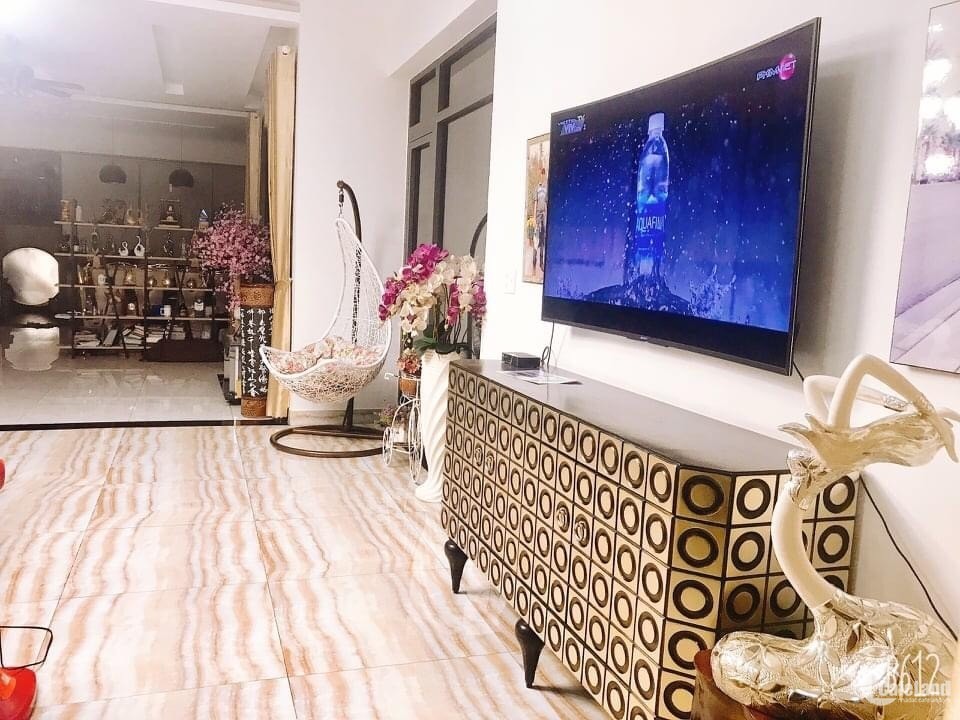 CĂN DUY NHẤT ĐƯỜNG ĐÀO DUY ANH,PN DT:4X17M,GIÁ:13,5 TỶ KC:TRỆT 2 LẦU LH: QUYÊN QUYÊN  (0906302102)