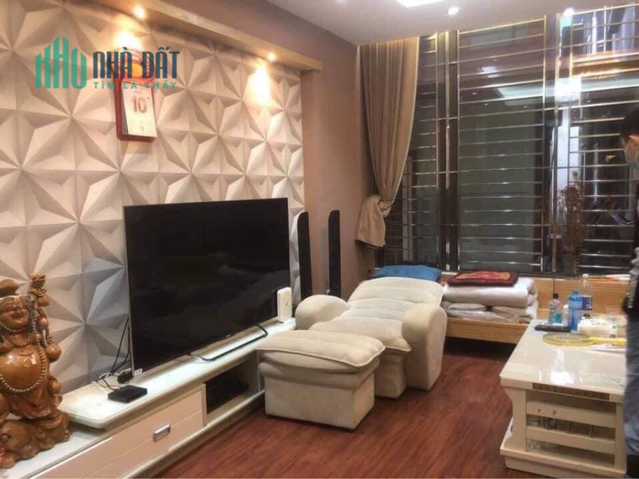 ‘’CĂN DUY NHẤT’’ CHDV ĐƯỜNG ĐINH TIÊN HOÀNG,QUẬN 1 DT:13X18M,1 TRỆT 5 LẦU,GIÁ:38 TỶ,32 PHÒNG,HĐT 150/THÁNG LH: QUYÊN QUYÊN  (0906302102)