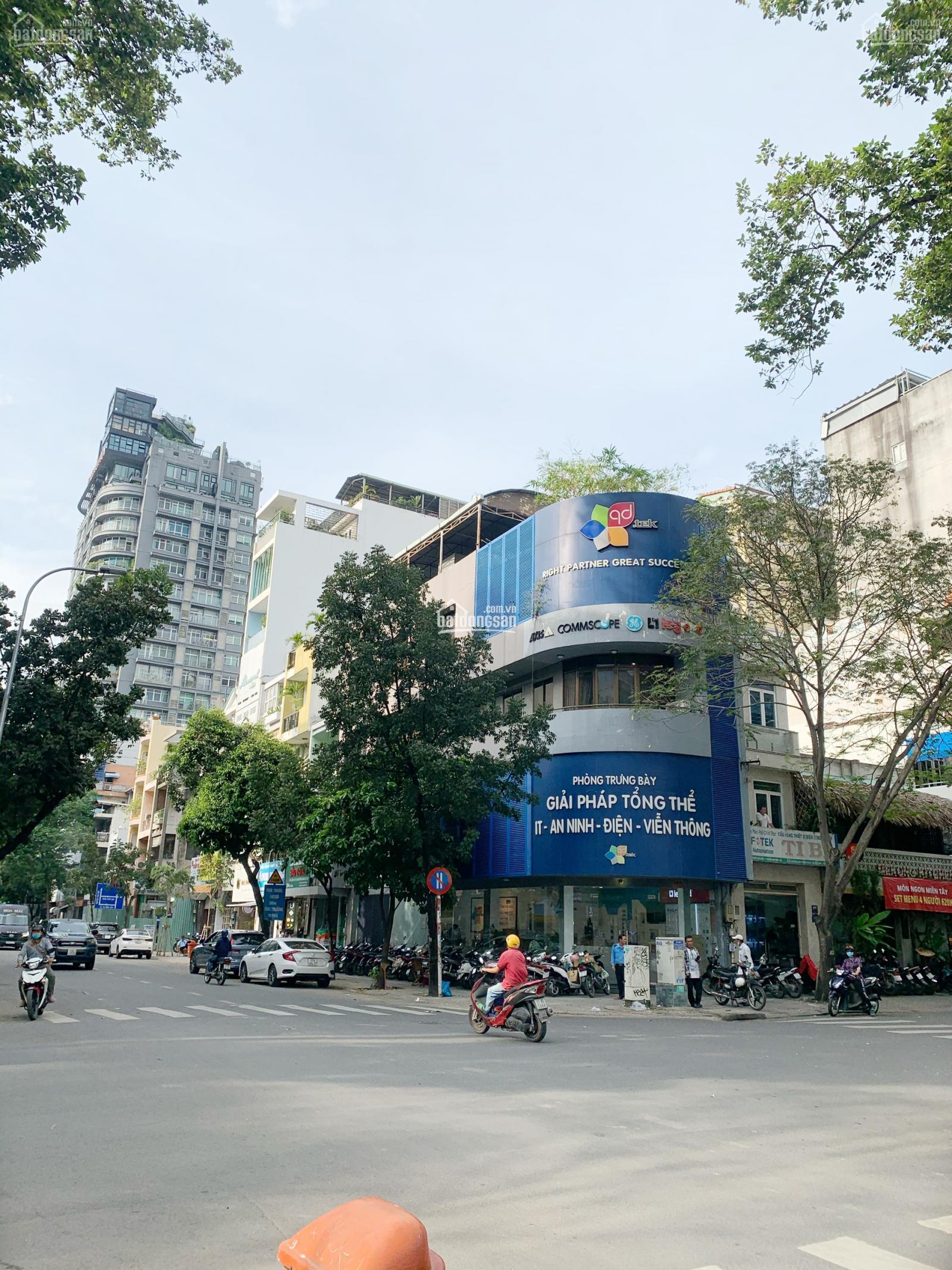 Bán tòa nhà 6 tầng MT đường Hoàng Văn Thụ ngay góc với Út Tịch, Q. TB ( 5,3m x 27m ) giá 35 tỷ TL.