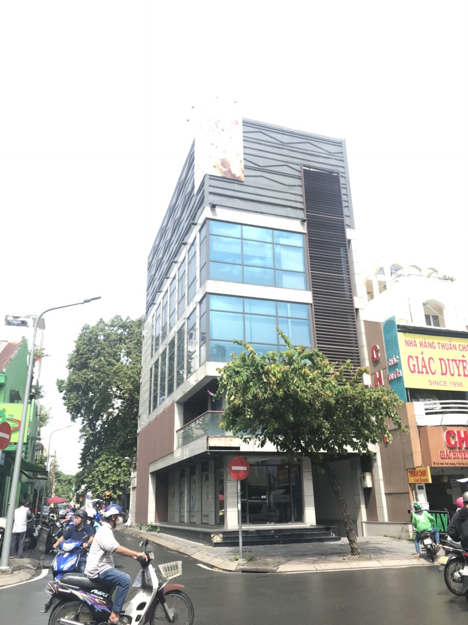 Bán Tòa Nhà Góc 2 Mặt Tiền Đường Đinh Tiên Hoàng Và Huỳnh Khương Ninh 8,2x21m  Hầm 6 Tầng 