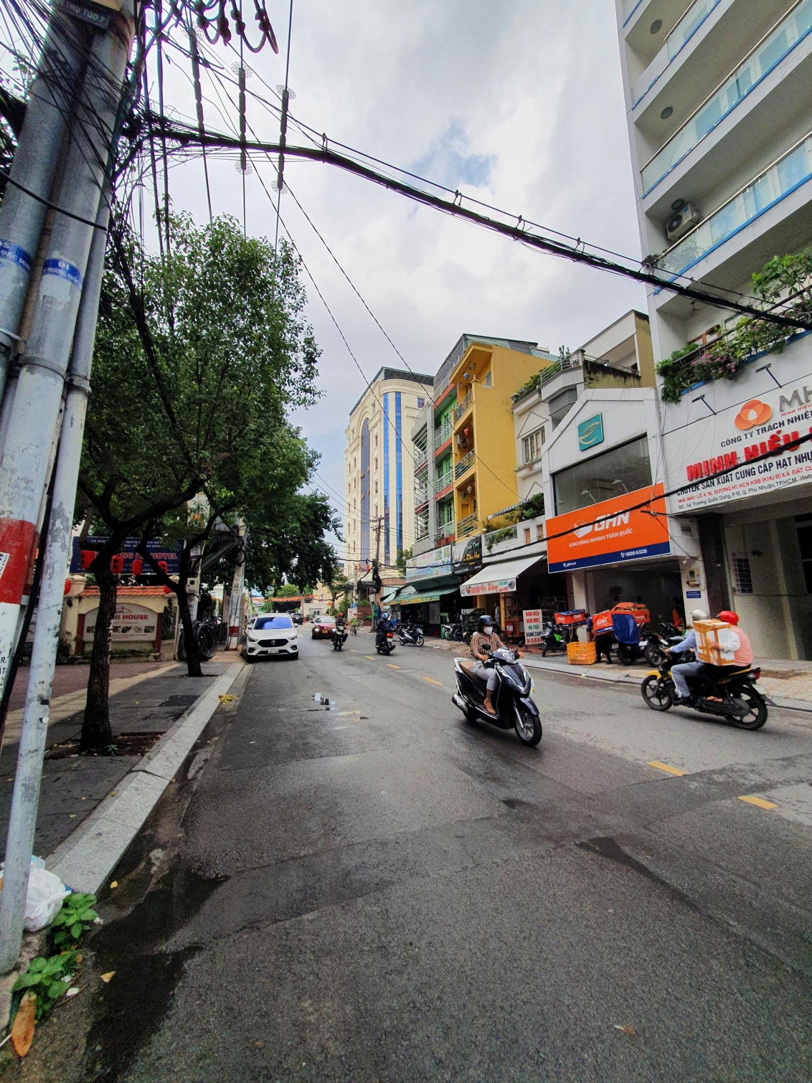 4 x 19m, nhà 3 lầu (hết lộ giới) mặt tiền đường Phổ Quang - Tân Bình (19 tỷ)