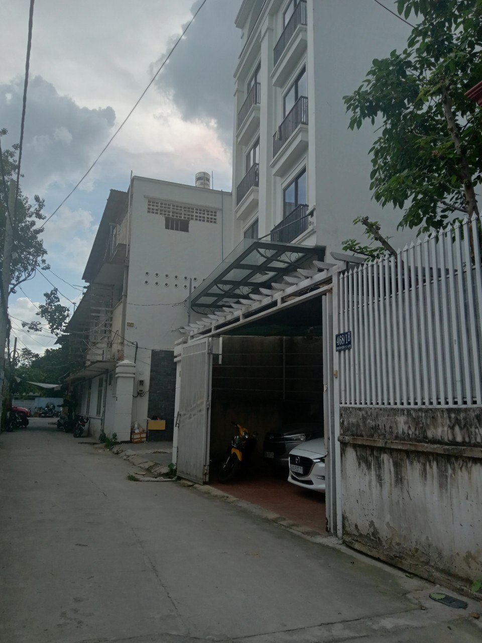 Bán gấp nhà biệt thự đường Nguyễn Kiệm, DT 8.1x26, công nhận 209m2, giá 32 tỷ