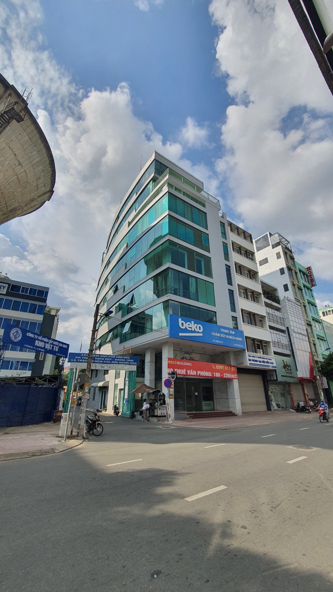 Bán tòa nhà văn phòng Hoàng Văn Thụ - P9 - Phú Nhuận 9x30m, hầm 9 tầng HĐ thuê 170 triệu giá rẻ