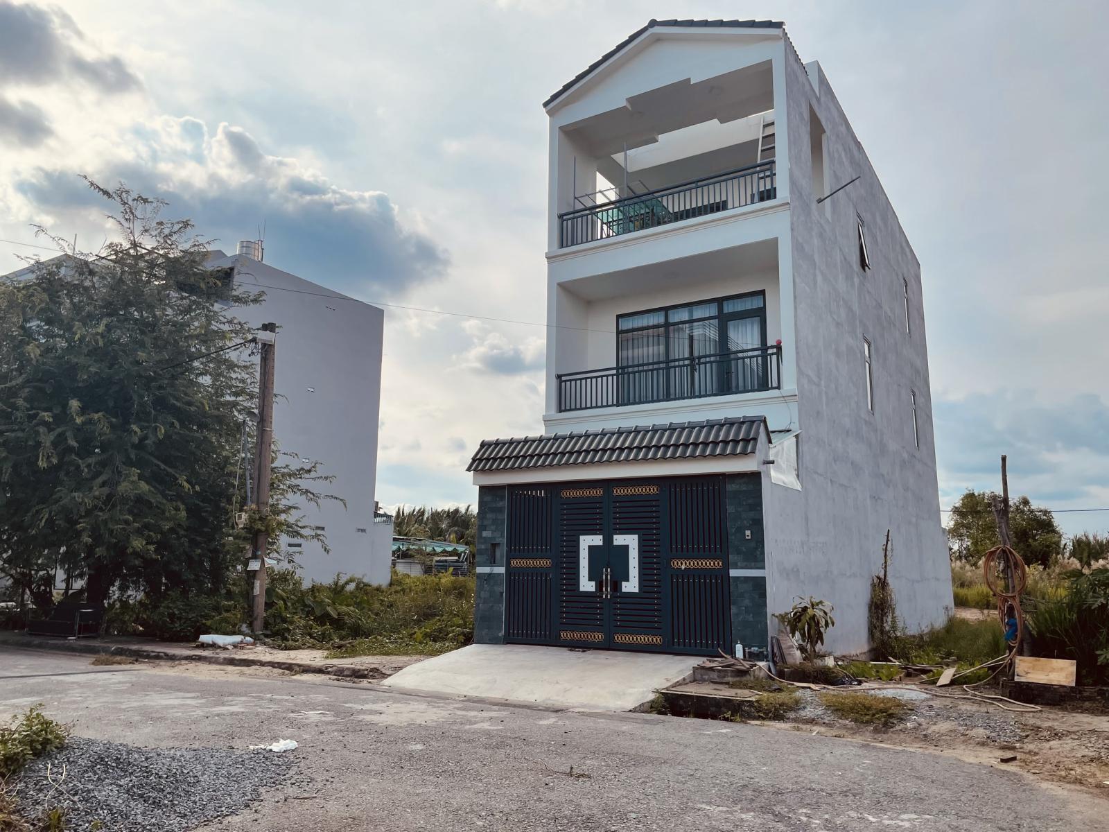 Bán nhanh nền biệt thự lô D, DT 200m2,  giá 35,5 tr/m2, tại dự án Đông Dương, P. Phú Hữu, Quận 9.