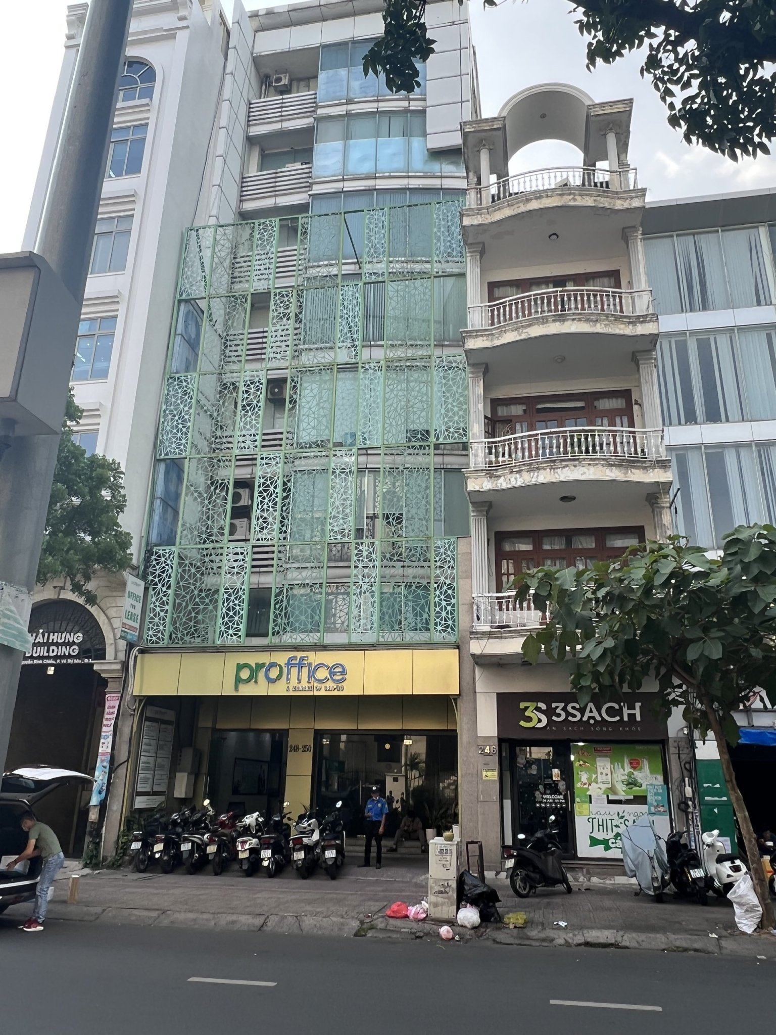 Cần bán gấp tòa nhà mặt tiền Nguyễn Thị Minh Khai, Phường 5, Quận 3 (8 x 30m) 9 tầng, giá 140 tỷ