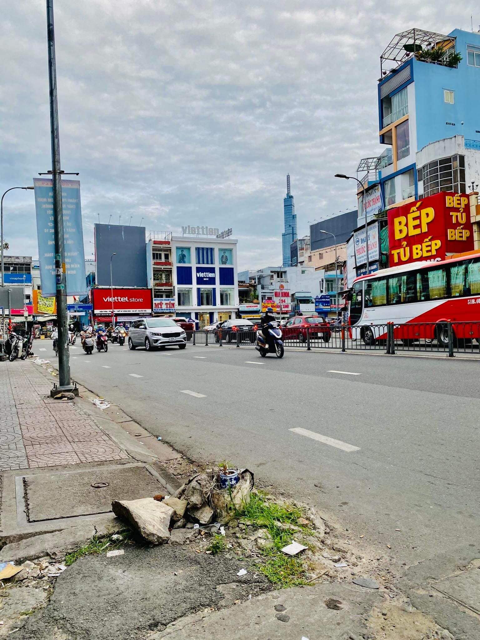 BÁN NHÀ 1/ ĐƯỜNG BẠCH ĐẰNG, P.24, Q BÌNH THẠNH, NGÃ TƯ HÀNG XANH - VIEW LANDMARK 81 - MẶT TIỀN CHỢ