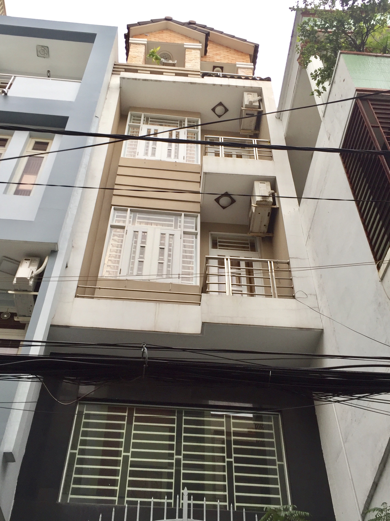 Hàng siêu hiếm, Bán nhà HXH Nguyễn Thái Bình, diện tích: 4x13m nhà 3 lầu có sân thượng, có HĐT 22tr/tháng.