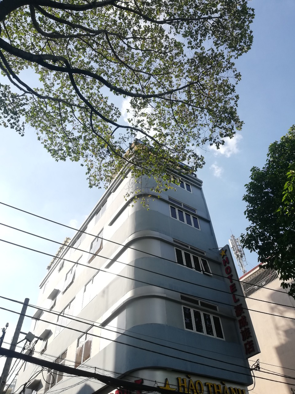 Bán nhà góc 2 mặt tiền đường Nguyễn Minh Hoàng, P12 Tân Bình. DT: 4x17m, 4 lầu mới. Giá 18.5 tỷ