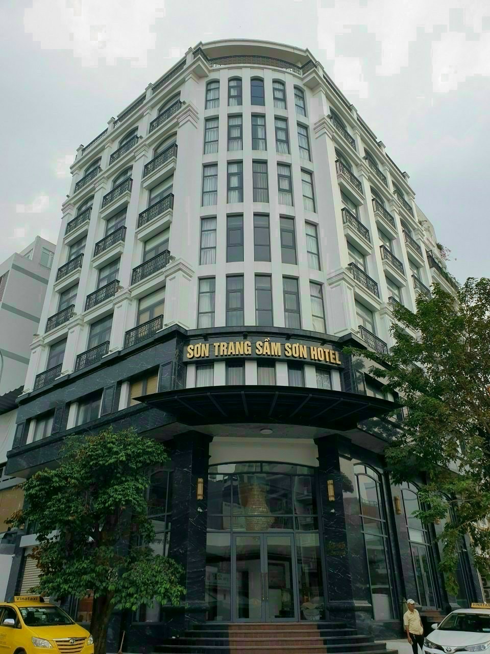 Bán tòa nhà góc 2 MT Nguyễn Đình Chiểu - Phan Kế Bính, P. Đa Kao, Quận 1