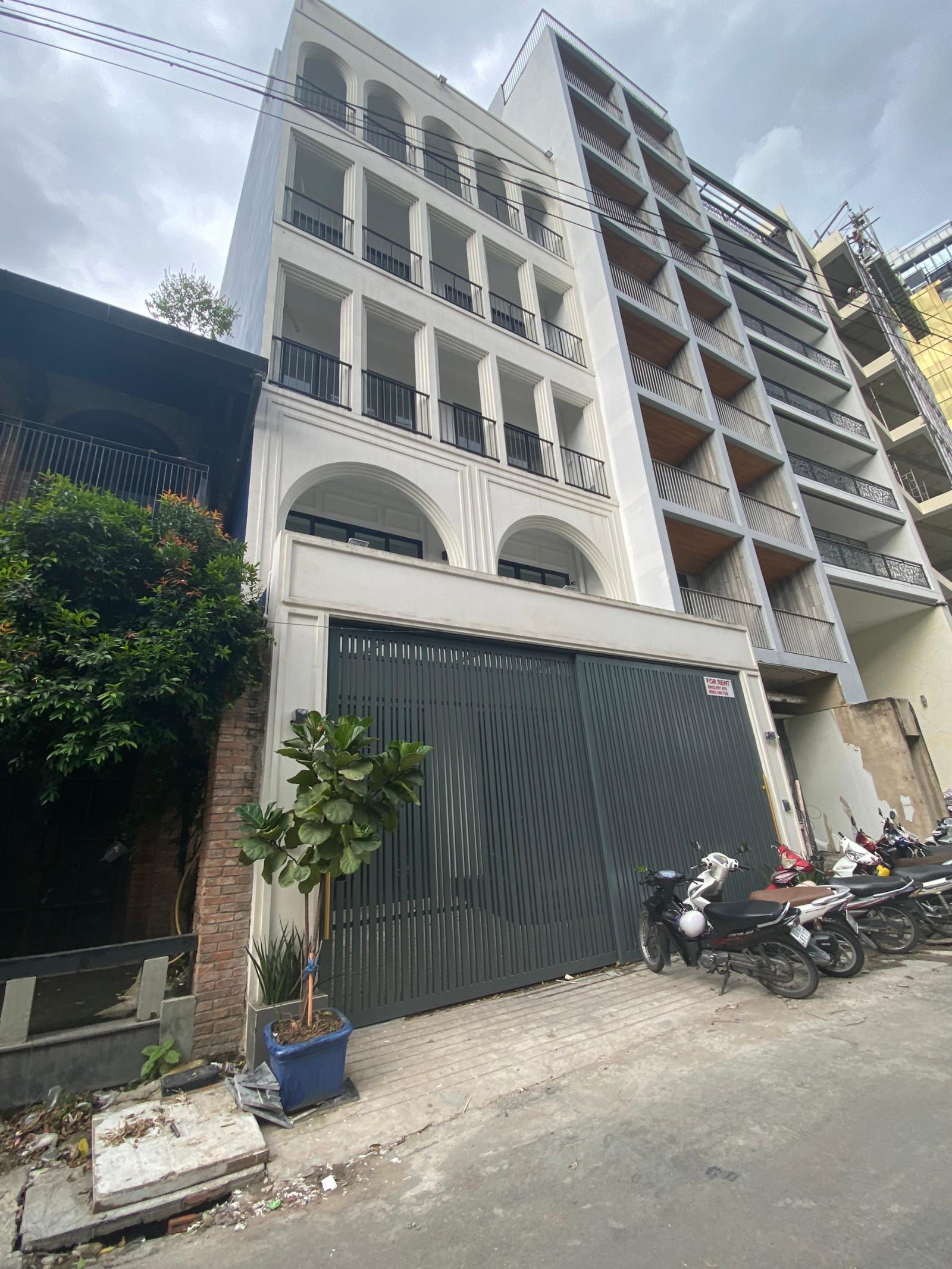 Cho thuê tòa nhà building VP MT Ngô Văn Năm, Q1, DT 8x27m, 6 lầu, ST, thang máy, giá cực tốt
