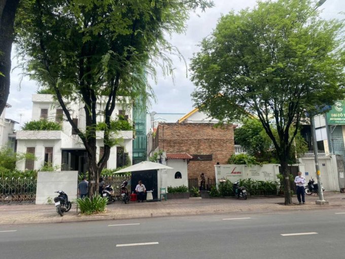 Hàng hiếm bán biệt thự villa khu nội bộ đường Nguyễn Trọng Tuyển. DT: 10m x 15m, giá 33.5 tỷ TL